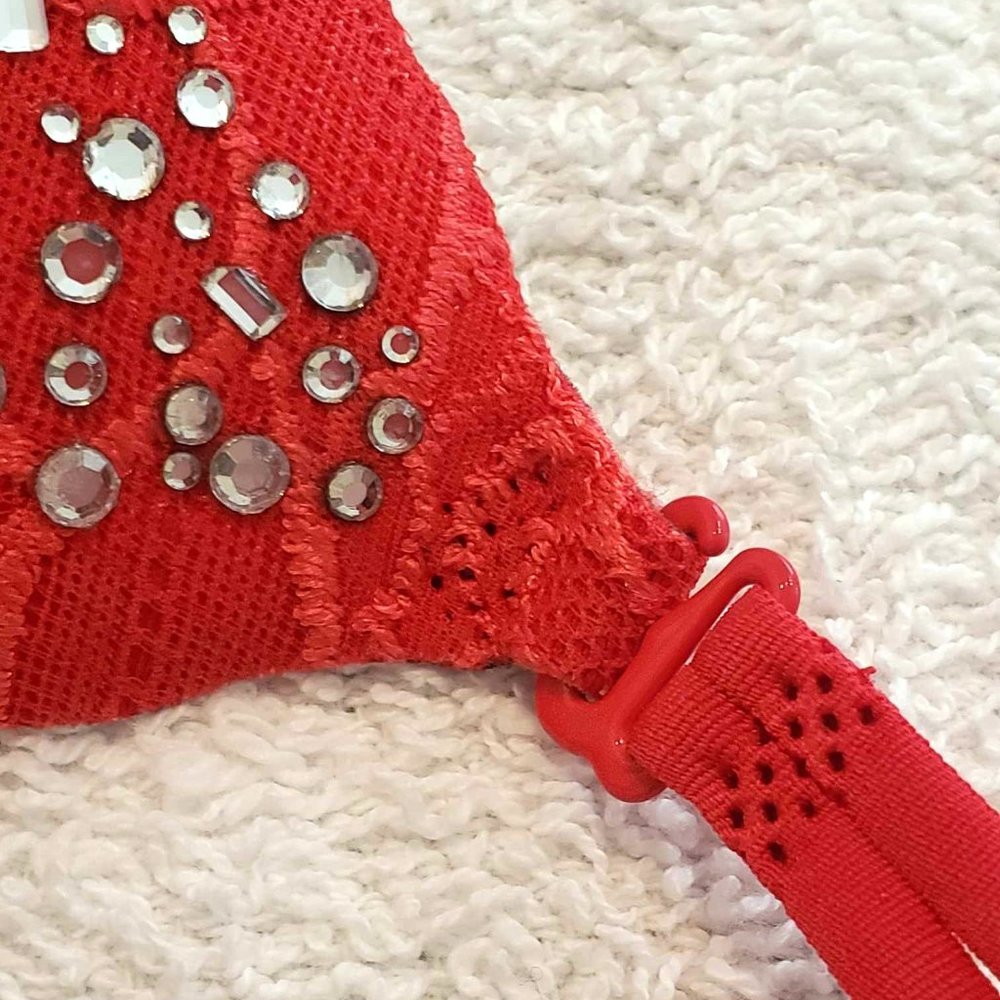 Victoria's Secret LIMITED EDITION 2007 Very Sexy Crystal Diamanté Bra - Red 34c - Picture 7 of 12